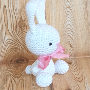 Fehér Nyuszi lány - horgolt marokállat - játék & sport - plüssállat & játékfigura - nyuszi - Meska.hu