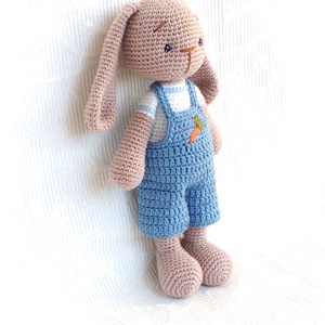 Nyuszi Peti - répás nadrágban  - horgolt - nyuszi figura  - játék & sport - plüssállat & játékfigura - nyuszi - Meska.hu