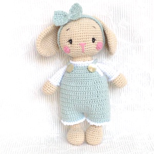 Bézs horgolt nyuszi lány - Világoskék nadrágos nyuszika - horgolt figura - játék & sport - baba & babaház - öltöztethető baba - Meska.hu