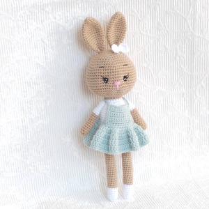 Bézs - horgolt nyuszilány - világoskék ruhás - horgolt nyuszi figura - játék & sport - plüssállat & játékfigura - nyuszi - Meska.hu