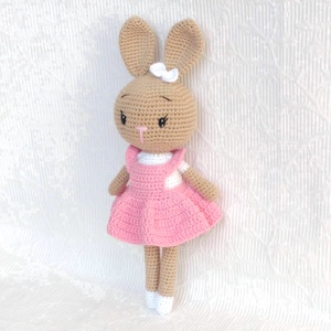 Bézs - horgolt nyuszilány - rózsaszín ruhás - horgolt nyuszi figura - játék & sport - plüssállat & játékfigura - nyuszi - Meska.hu