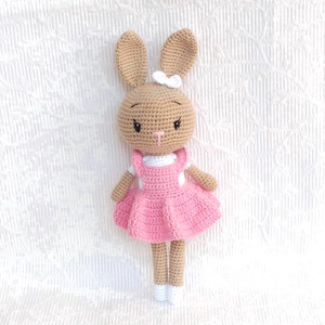 Bézs - horgolt nyuszilány - rózsaszín ruhás - horgolt nyuszi figura - játék & sport - plüssállat & játékfigura - nyuszi - Meska.hu