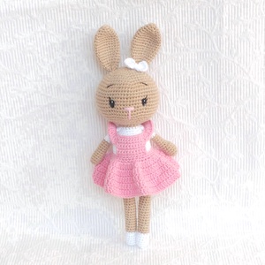 Bézs - horgolt nyuszilány - rózsaszín ruhás - horgolt nyuszi figura - Meska.hu