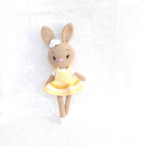 Bézs - horgolt nyuszilány -sárga ruhás - horgolt nyuszi figura - Meska.hu
