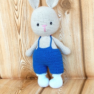 Horgolt nyúl - 2. levehető nadrágban  -horgolt figura - játék & sport - plüssállat & játékfigura - nyuszi - Meska.hu