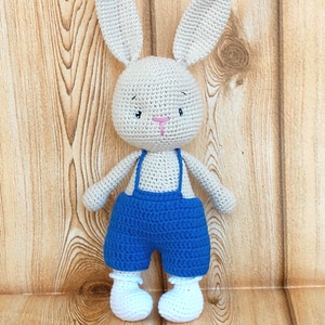 Horgolt nyúl - 3. - levehető királykék nadrágban  - horgolt figura, Játék & Sport, Plüssállat & Játékfigura, Nyuszi, Horgolás, MESKA