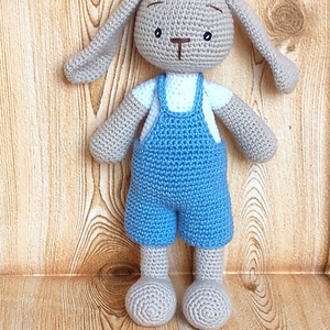 Nyuszi Dani - világoskék nadrágos - horgolt figura  - játék & sport - plüssállat & játékfigura - nyuszi - Meska.hu