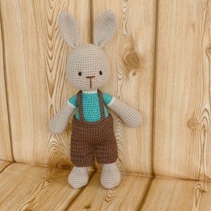 Nyuszi fiú - horgolt - barna nadrágban - horgolt nyuszi figura - játék & sport - baba & babaház - öltöztethető baba - Meska.hu