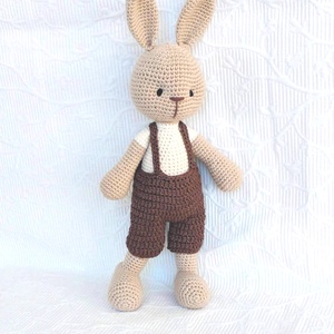 Nyuszi fiú - levehető nadrágban - horgolt nyúl figura - játék & sport - plüssállat & játékfigura - nyuszi - Meska.hu