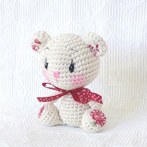  Maci lány - bordó rózsás - egyedi - horgolt marokállat - amigurumi - játék & sport - plüssállat & játékfigura - maci - Meska.hu