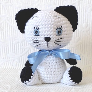 Fekete - fehér Cica  - kék szemű - amigurumi figura - játék & sport - plüssállat & játékfigura - cica - Meska.hu