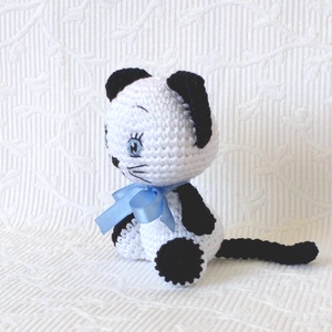 Fekete - fehér Cica  - kék szemű - amigurumi figura - játék & sport - plüssállat & játékfigura - cica - Meska.hu
