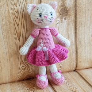 Egyedi - Hímzett ruhás- horgolt fehér cicalány - rózsaszín-pink - horgolt figura - játék & sport - plüssállat & játékfigura - cica - Meska.hu
