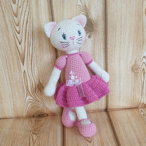 Egyedi - Hímzett ruhás- horgolt fehér cicalány - rózsaszín-pink - horgolt figura - játék & sport - plüssállat & játékfigura - cica - Meska.hu