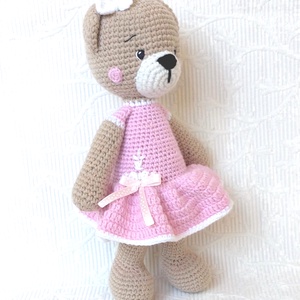 Maci kislány - egyedi hímzett rózsaszín ruhában - horgolt puha - amigurumi maci figura - játék & sport - plüssállat & játékfigura - maci - Meska.hu