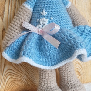 Egyedi amigurumi Mackó lány -egyedi himzett kék ruhás - horgolt figura - játék & sport - plüssállat & játékfigura - maci - Meska.hu
