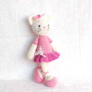 Balerína cica csavart rózsás pink ruhában - horgolt cica - játék & sport - baba & babaház - öltöztethető baba - Meska.hu