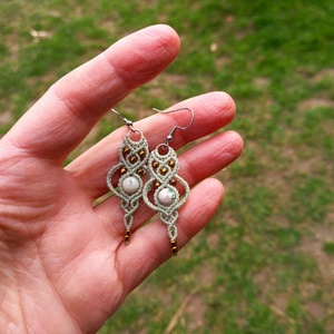 Halvány zöld makramé fülbevaló  - ékszer - fülbevaló - lógó fülbevaló - Meska.hu