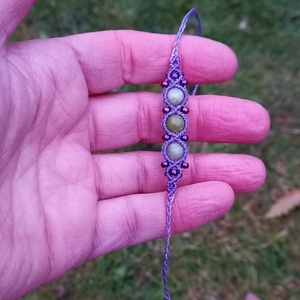 Szerpentin, makramé karkötő  - ékszer - karkötő - gyöngyös karkötő - Meska.hu