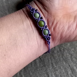 Szerpentin, makramé karkötő  - ékszer - karkötő - gyöngyös karkötő - Meska.hu