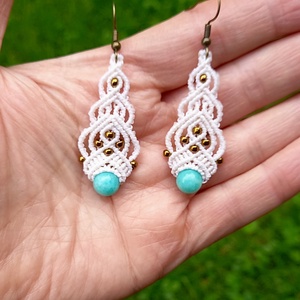 Amazonit gyöngyös ,fehér,makramé fülbevaló - ékszer - fülbevaló - lógó fülbevaló - Meska.hu