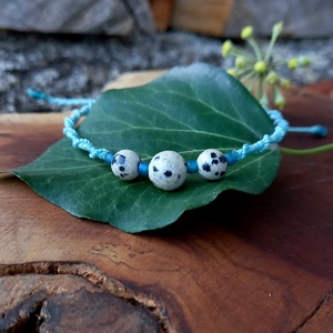 Matt kék/jáspis,makramé karkötő  - ékszer - karkötő - gyöngyös karkötő - Meska.hu