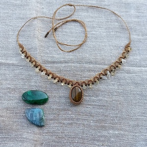 Tigrisszem/citrin, makramé nyaklánc  - ékszer - nyaklánc - medálos nyaklánc - Meska.hu