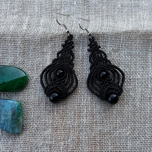 Dupla ónix makramé fülbevaló  - ékszer - fülbevaló - lógó fülbevaló - Meska.hu