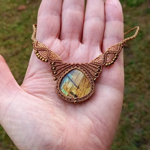 Óarany/labradorit, makramé nyaklánc  - ékszer - nyaklánc - medálos nyaklánc - Meska.hu