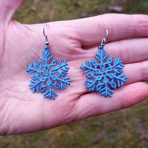 Hópehely/égszínkék,  makramé fülbevaló  - ékszer - fülbevaló - lógó fülbevaló - Meska.hu