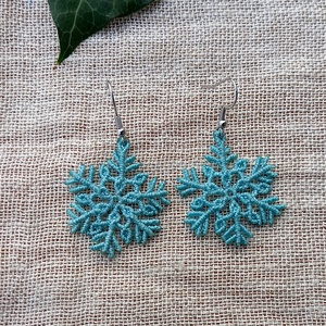 Hópehely/matt kék,  makramé fülbevaló  - ékszer - fülbevaló - lógó fülbevaló - Meska.hu