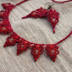 Piros/burgundi, makramé ékszerszett, Ékszer, Ékszerszett, Csomózás, MESKA