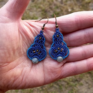 Kék/türkizkék/labradorit, makramé fülbevaló  - ékszer - fülbevaló - lógó fülbevaló - Meska.hu