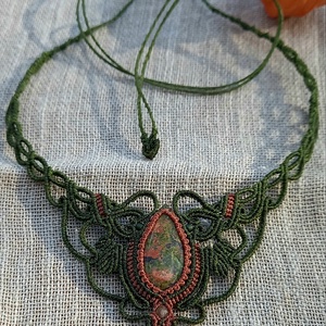 Unakit/olívazöld ,makramé nyaklánc  - ékszer - nyaklánc - medálos nyaklánc - Meska.hu