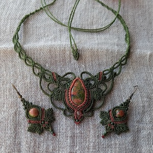 Unakit/olívazöld ,makramé nyaklánc  - ékszer - nyaklánc - medálos nyaklánc - Meska.hu