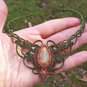 Unakit/olívazöld ,makramé nyaklánc  - ékszer - nyaklánc - medálos nyaklánc - Meska.hu