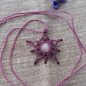 Rózsakvarc mandalácska,makramé nyaklánc  - ékszer - nyaklánc - medálos nyaklánc - Meska.hu