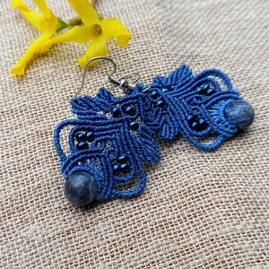 Lili / lápiszkék makramé fülbevaló , Ékszer, Fülbevaló, Lógó fülbevaló, Csomózás, MESKA