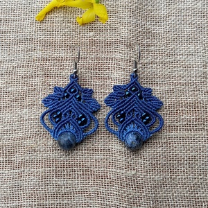 Lili / lápiszkék makramé fülbevaló  - ékszer - fülbevaló - lógó fülbevaló - Meska.hu