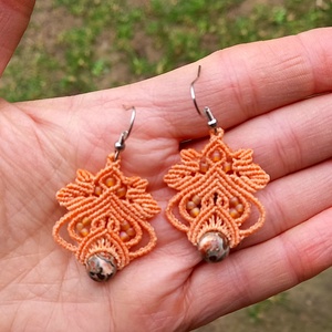 Lili /  világos narancs makramé fülbevaló  - ékszer - fülbevaló - lógó fülbevaló - Meska.hu