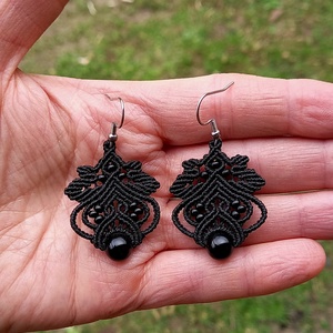 Lili/ ónix/fekete makramé fülbevaló  - ékszer - fülbevaló - lógó fülbevaló - Meska.hu