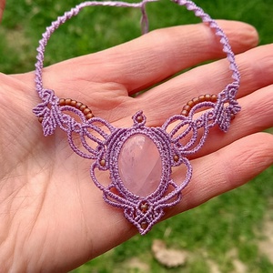 Rózsakvarc/antik lila makramé nyaklánc  - ékszer - nyaklánc - medálos nyaklánc - Meska.hu