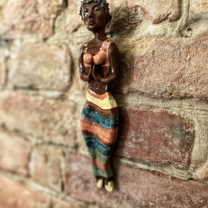 Kerámia fali figura  kézzel készült, 20 cm, egyedi dekoráció, Otthon & Életmód, Dekoráció, Fali és függő dekoráció, Függődísz, Kerámia, MESKA
