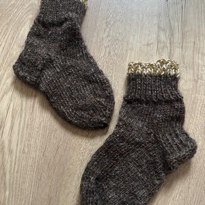 Kézzel kötött kecske gyapjú zokni. Puha és meleg természetes fonalból. Kényelmes téli ajándék 17 cm - ruha & divat - cipő & papucs - zokni - Meska.hu