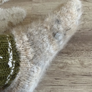 Kézzel kötött kecske gyapjú zokni. Puha és meleg természetes fonalból. Kényelmes téli ajándék 23 cm - ruha & divat - cipő & papucs - zokni - Meska.hu Kézzel kötött kecske gyapjú zokni. Puha és meleg természetes fonalból. Kényelmes téli ajándék 23 cm - ruha & divat - cipő & papucs - zokni - Meska.hu