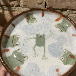 Kézzel festett kerámia tál  Vidám békák  16 cm - Meska.hu