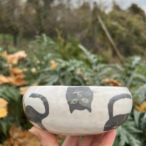 Kézzel festett mély kerámia tál  Fekete macskák  - Meska.hu