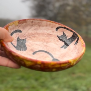 Kézzel festett  kerámia tál  Fekete macskák  - otthon & életmód - konyhafelszerelés, tálalás - tálalás - tányér & étkészlet - Meska.hu