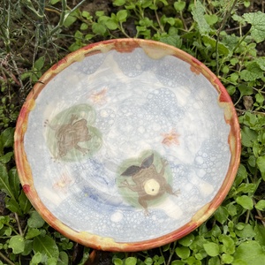 Kézzel festett kerámia tál  Vidám békák  15 cm - otthon & életmód - konyhafelszerelés, tálalás - tálalás - tányér & étkészlet - Meska.hu