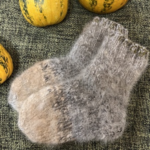 Igazi nagymama-zokni  kézzel kötött kecskegyapjú meleg zokni - ruha & divat - cipő & papucs - zokni - Meska.hu